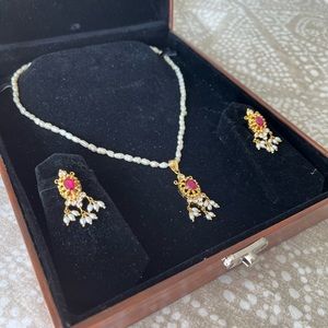 Gold played earrings and pendant set, with authentic garnet stone and pearls.